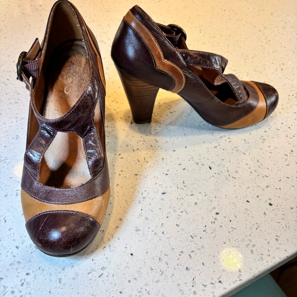Aldo Two-Tone Brown Heels with Buckle - Picture 5 of 7